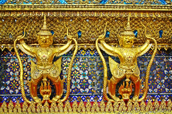 Golden Garuda — Stock Photo, Image