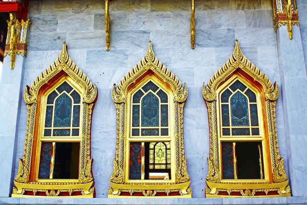 Tres ventanas en Wat Benchamabophit — Foto de Stock
