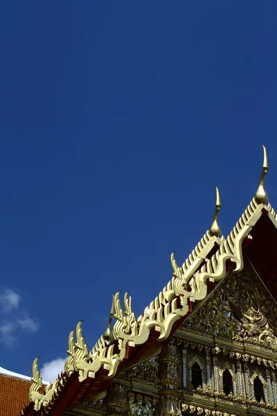 Arte tailandesa no telhado . — Fotografia de Stock