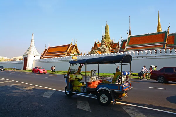 Tuk tuk wat phra kaew at