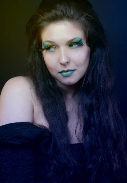 Дівчина з зеленим макіяжем — стокове фото
