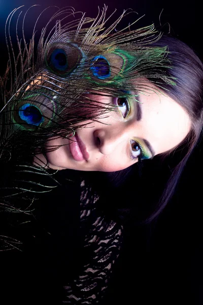 Girl with peacock feathers — Stock Photo, Image