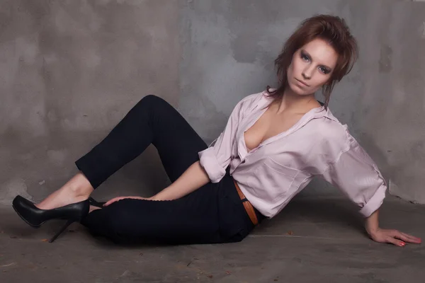 Mode Mädchen in Hosen — Stockfoto