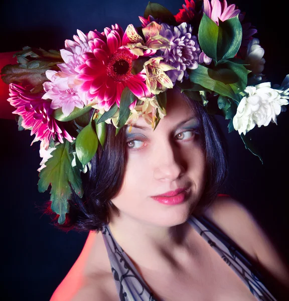 Mädchen mit Blumen — Stockfoto
