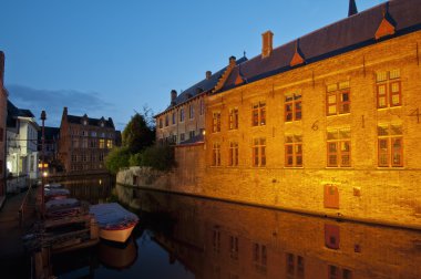 gece, Belçika Bruges kanal evleri