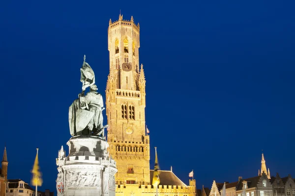 Belfry and market of Bruges at night, Belgium. — Stock Photo, Image