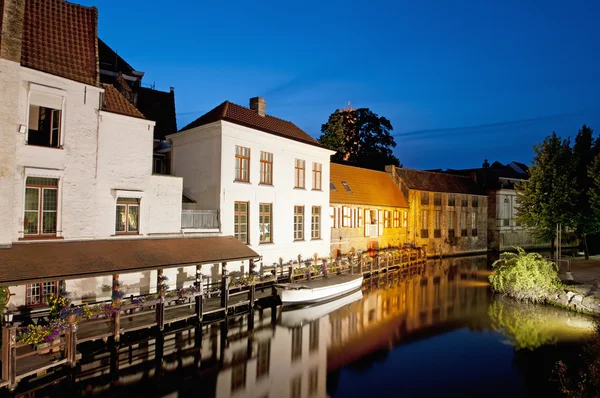 Canal houses of Bruges by night, Belgium — Stock Photo, Image
