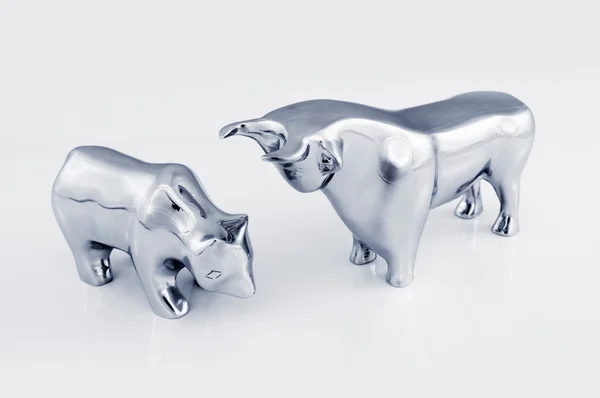 Bull and bear on a white background — Stock Photo, Image