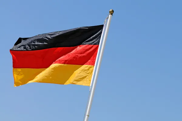 Γερμανική σημαία στον άνεμο — Φωτογραφία Αρχείου