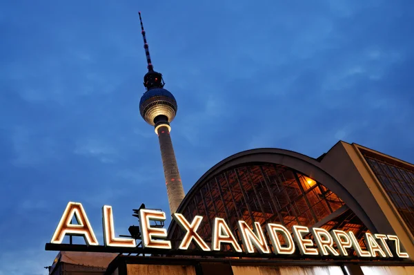 Alexanderplatz de noite, Berlim, Alemanha — Fotografia de Stock