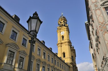 Münih kiliseler - St. Kajetan (Theatinerkirche)