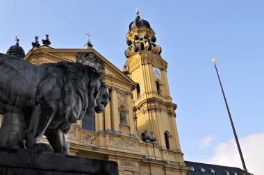 Münih kiliseler - St. Kajetan (Theatinerkirche)