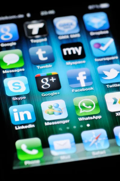 Social Media Apps on Apple iPhone 4 — Stock Photo, Image