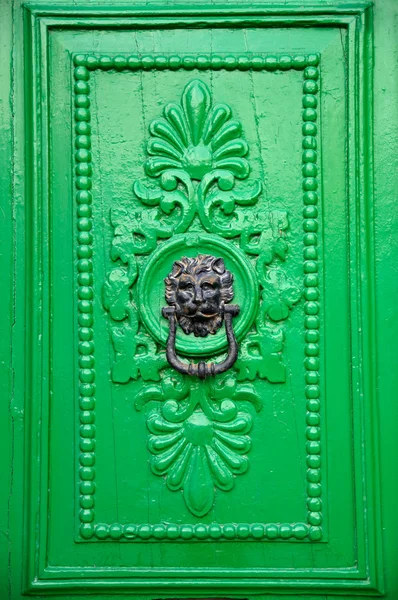 Svart lejon huvud door knocker — Stockfoto