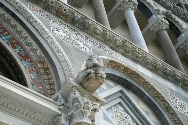 Photo of a detail of Baptistry of Pisa — Stock Photo, Image