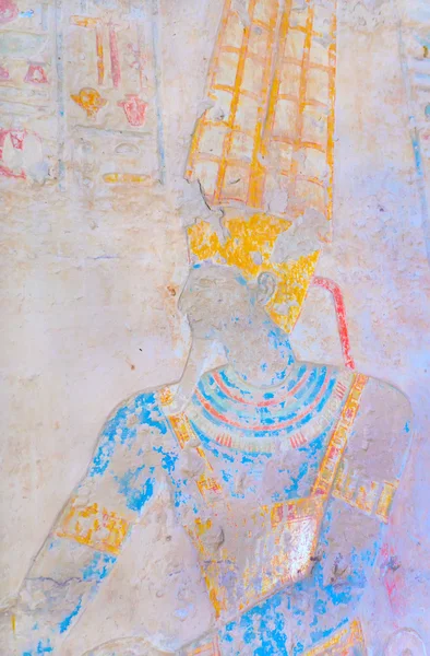Antigo rei egípcio Ramsés II na parede esculpida . — Fotografia de Stock
