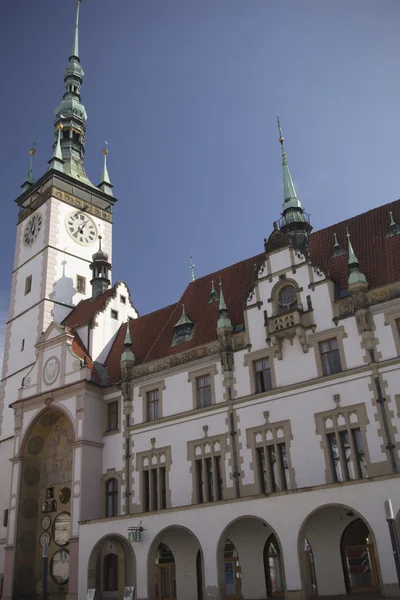Das Rathaus mit der astronomischen Uhr in Olmütz — Stockfoto