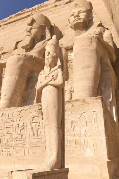 Sculpturen in Abu Simbel tempel (Egypte) — Stockfoto