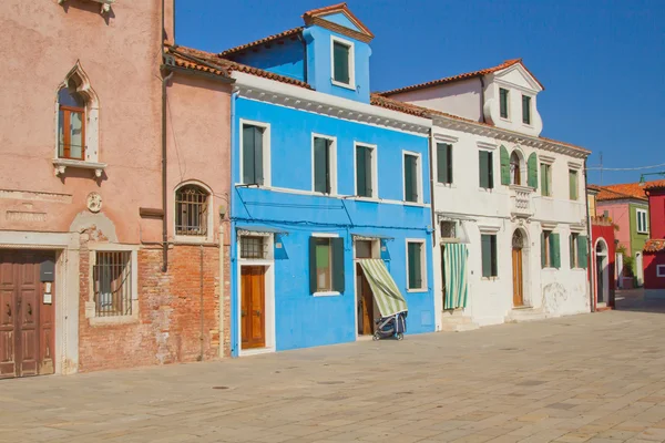 Casas de cores em ilha Burano (Itália ) — Fotografia de Stock