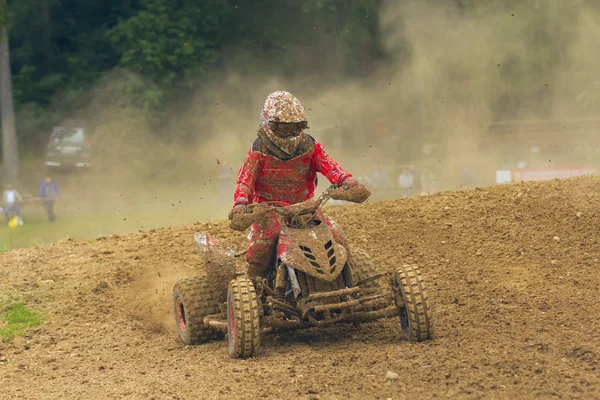 Młody quad racer w czerwony — Zdjęcie stockowe
