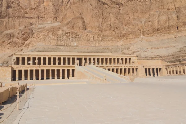 Der Tempel der Königin Hatschepsut in Luxo r (Ägypten) ) — Stockfoto