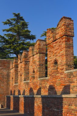 Eski tuğla köprü de Verona (İtalya ayrıntılı bir görünümünü)