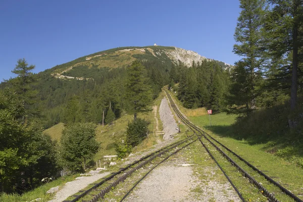 Widok na góry z Inżynieria kolejowa (schneeberg, austria) — Zdjęcie stockowe
