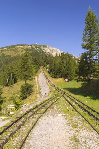 Widok na góry z Inżynieria kolejowa (schneeberg, austria) — Zdjęcie stockowe