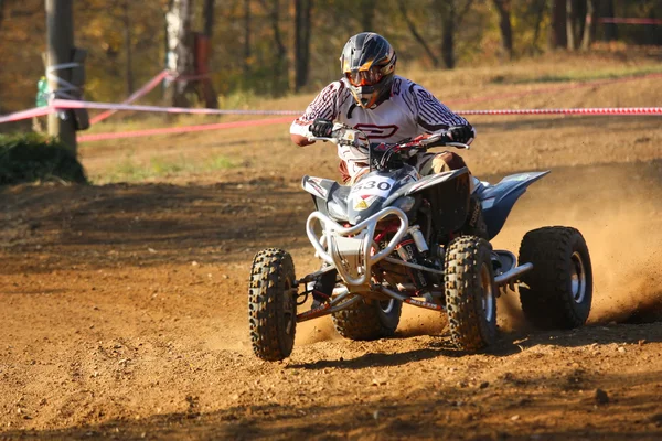 ATV motor rider in de race — Stockfoto