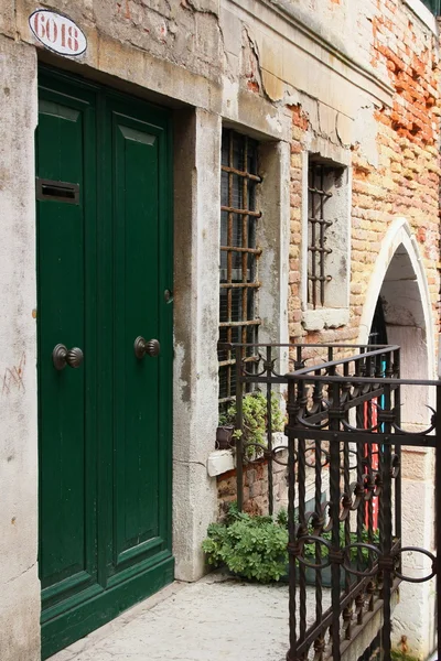 Old green door. — Stock Photo, Image