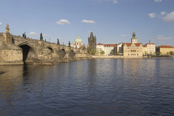 Karlsbrücke in Prag. horizontal. — Stockfoto