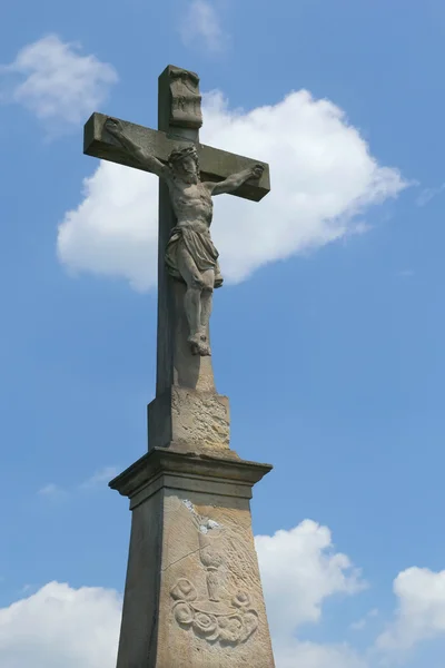 Staty av jesus Kristus på korset — Stockfoto