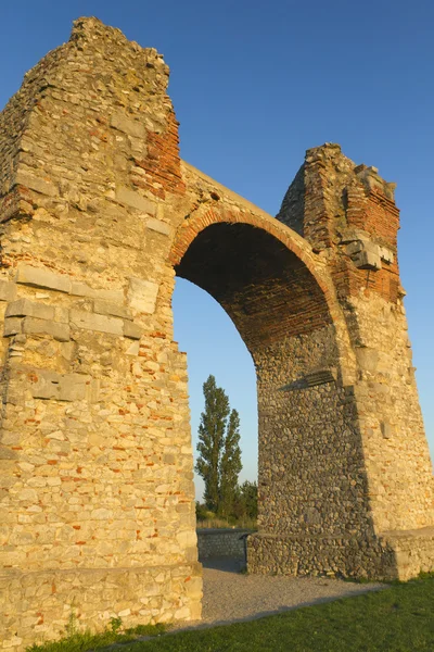 Oude Romeinse poort (heidentor). — Stockfoto