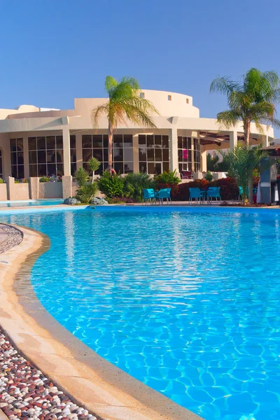 Resort with luxury swimming pool (Hurghada, Egypt) — Stock Photo, Image