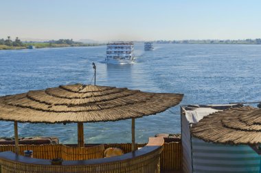 Nil yelkenli tekneler (otel) görünümü. Mısır