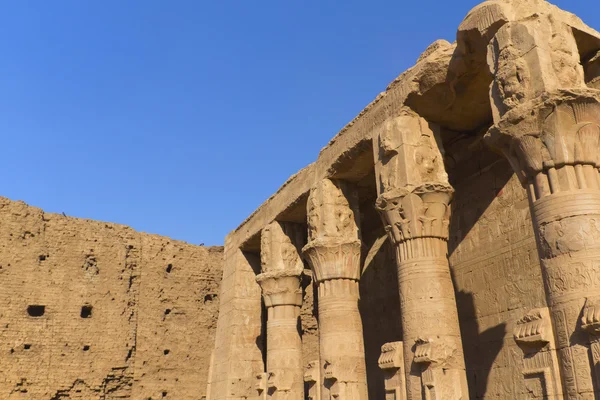 Gedetailleerde weergave van de pijlers (edfu, Egypte) — Stockfoto