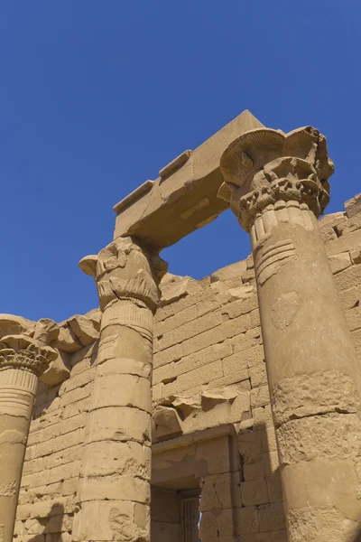 Kolommen van de tempel van Kalabsha (Egypte) — Stockfoto