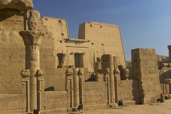 Celkový pohled na chrám horus — Stock fotografie