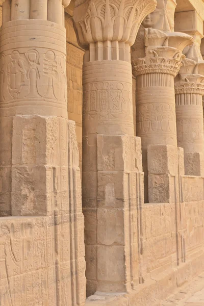 Στήλες της κεφαλής θεά Άθωρ στο Φίλαε ναό (Αίγυπτος) — Φωτογραφία Αρχείου