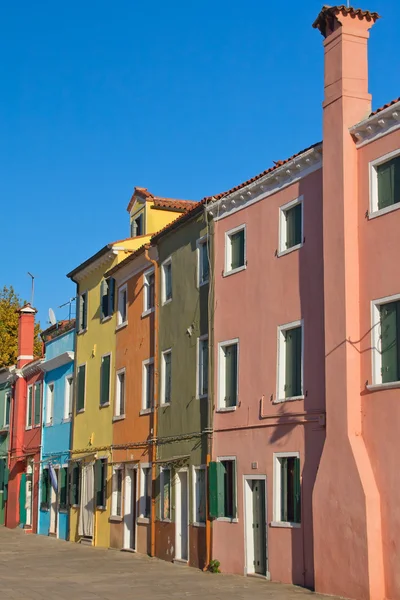 Casas de color en Venecia isla Burano (Italia ) —  Fotos de Stock