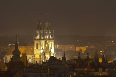 Prag kilisede Tyn, gece (Prag, Çek Cumhuriyeti)