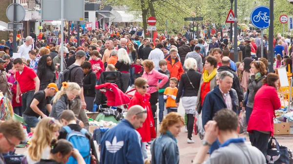 Typical Dutch flea market on Queen's Day — Stock Photo, Image