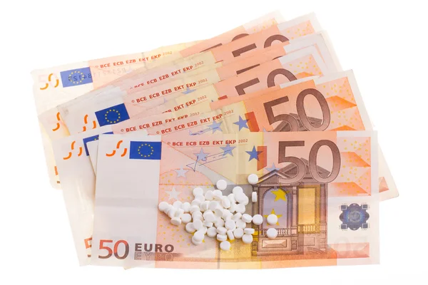 Witte pillen op ongeveer 50 euro bankbiljetten — Stockfoto