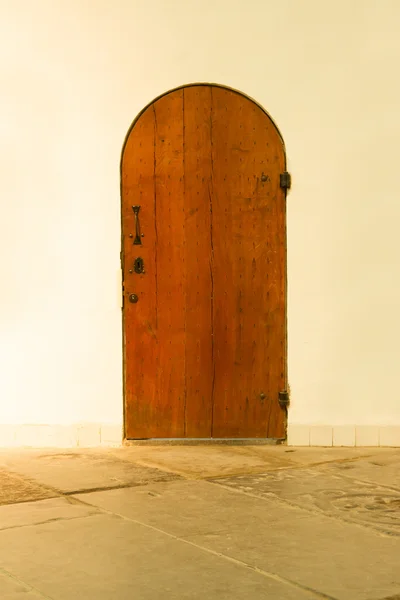 ประตูไม้เก่า — ภาพถ่ายสต็อก
