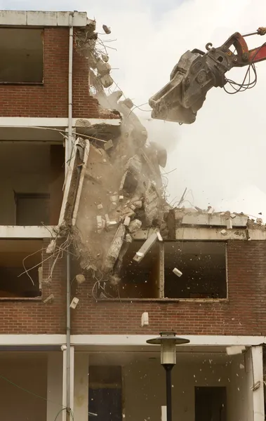 Demolishing a block of flats — Stock Photo, Image