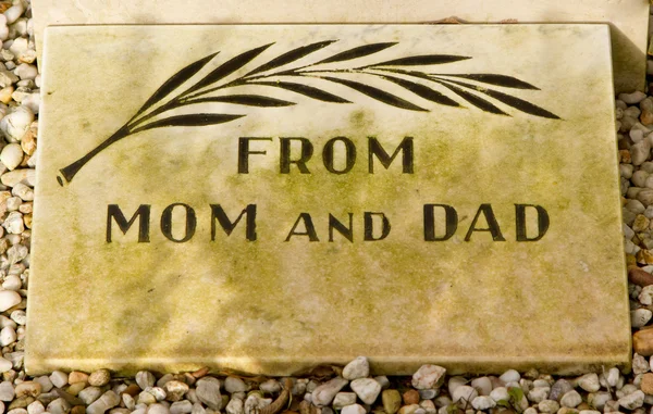 An epitaph on an old grave — Stock Photo, Image