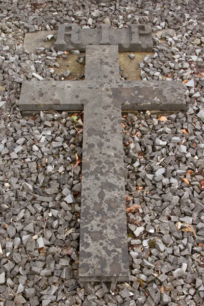 묘지에는 오래 된 무덤 — 스톡 사진