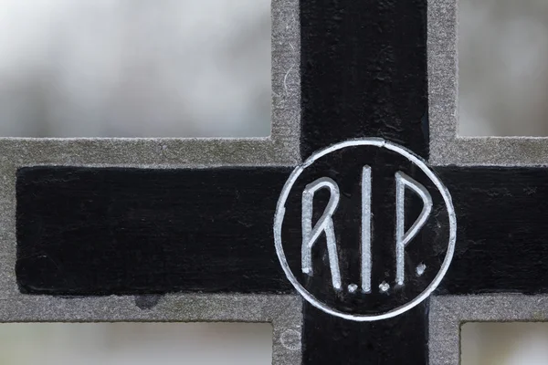 La lettre RIP sur une tombe — Photo