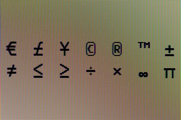 Símbolos en primer plano en la pantalla de un ordenador —  Fotos de Stock