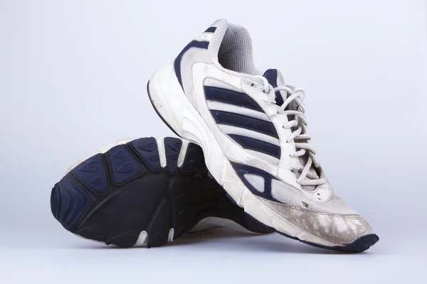 Klasszikus kopott sport cipő — Stock Fotó